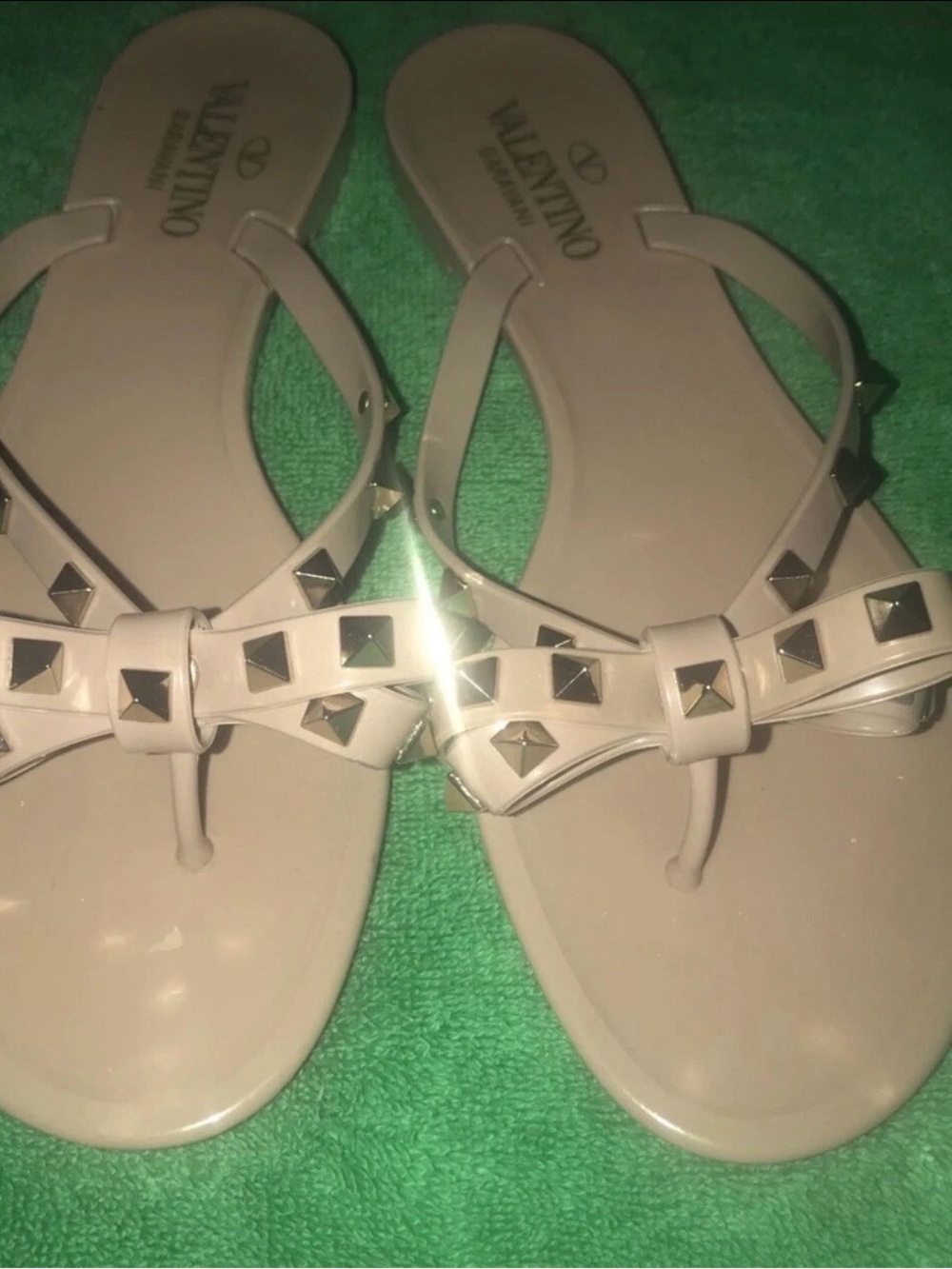 Valentino Garavani Blush Rockstud Bow Thong Sandals - Women